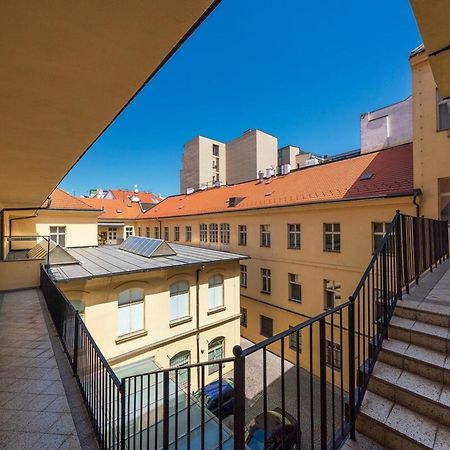 Quiet City Center Apartment In Hip & Foodie Area Praga Exterior foto
